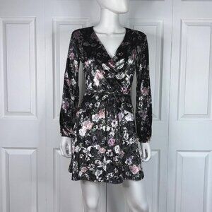 DYNAMITE women's floral velvet dress small